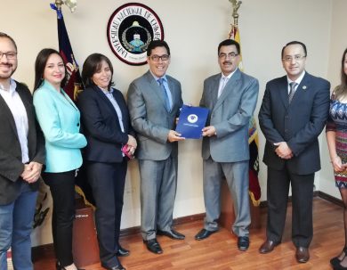 Unach firma convenio con la Federación Provincial de Artesanos de Chimborazo
