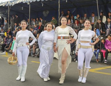 La cultura del cine fue parte del Desfile Institucional de la Unach