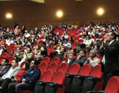 Unach y Caces capacitaron a sus docentes en pruebas de acreditación