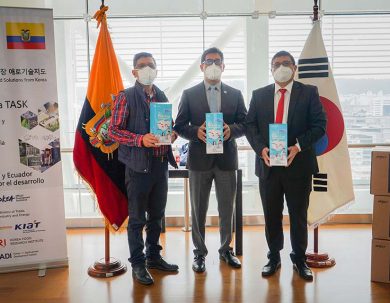 UNACH RECIBE DONACIÓN DE MASCARILLAS DE COREA