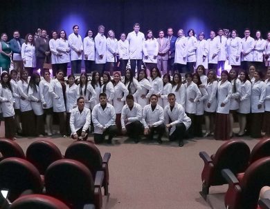 Laboratorio Clínico e Histopatológico realizó ceremonia de imposición de mandiles