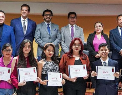 Posgrado entregó 14 becas