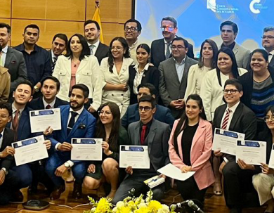 ESTUDIANTES DE LA CARRERA DE DERECHO PARTICIPAN CON RESULTADOS SOBRESALIENTES EN LAS  I OLIMPIADAS DE RAZONAMIENTO CONSTITUCIONAL