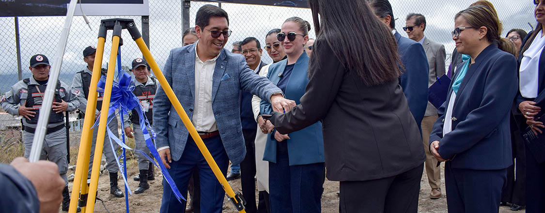 UNACH COLOCA LA PRIMERA PIEDRA DEL NUEVO EDIFICIO DE LA FACULTAD DE CIENCIAS DE LA SALUD