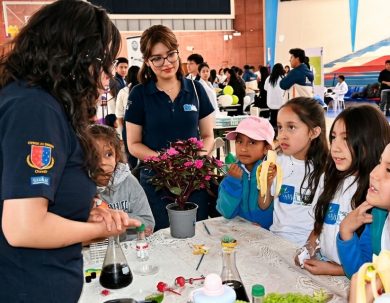 🧪 Más vinculación con 300 niños a través de la Feria Científica “Little Scientist” de la Unach