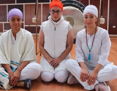 Unach celebró el Día Internacional del Yoga