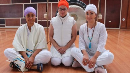 Unach celebró el Día Internacional del Yoga