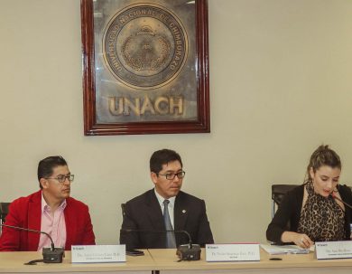 La Unach entregará becas a sus estudiantes